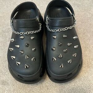 Black, Mega Crush, Crocs. Size 10